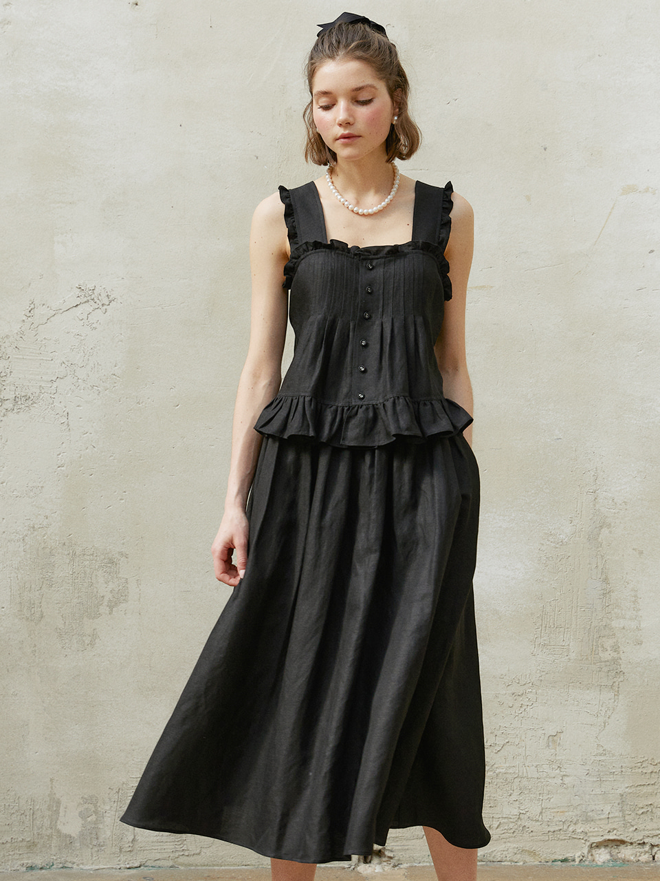 CECILE Ruffle Trimming Sleeveless Blouse_Black